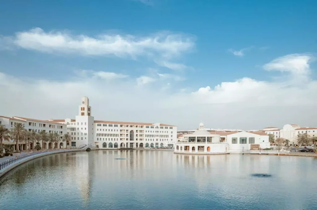 Millennium Lakeview Hotel (Formerly Knows as Copthorne Lakeview Hotel)