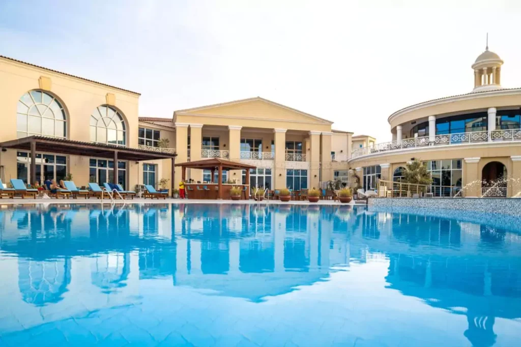 Millennium Lakeview Hotel Swimming Pool
